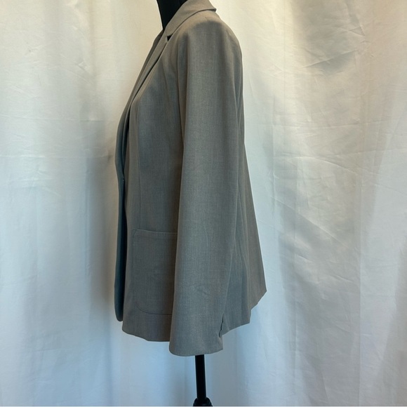 Tahari gray blazer single breasted front pockets career business professional - Picture 2 of 12